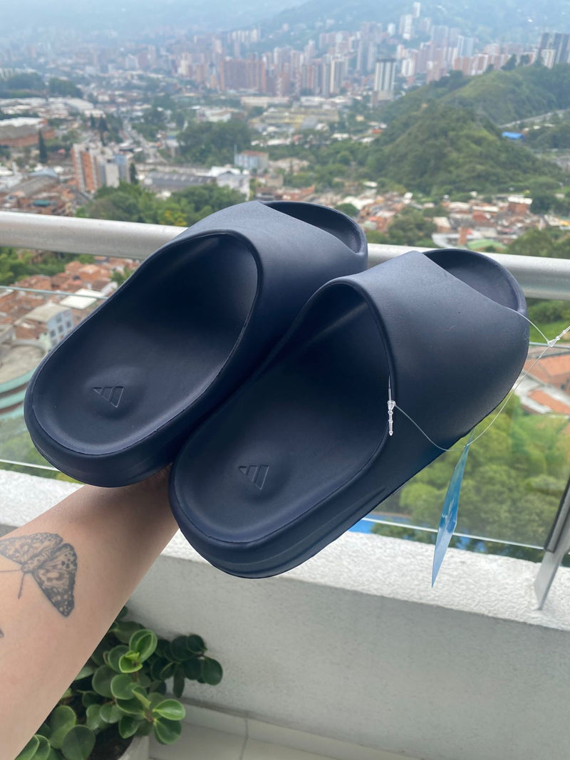 👣 Sandalia Adidas Yeezy Ortopédica - Comodidad, estilo y salud. - 50% DE DESCUENTO SOLO HOY🤏
